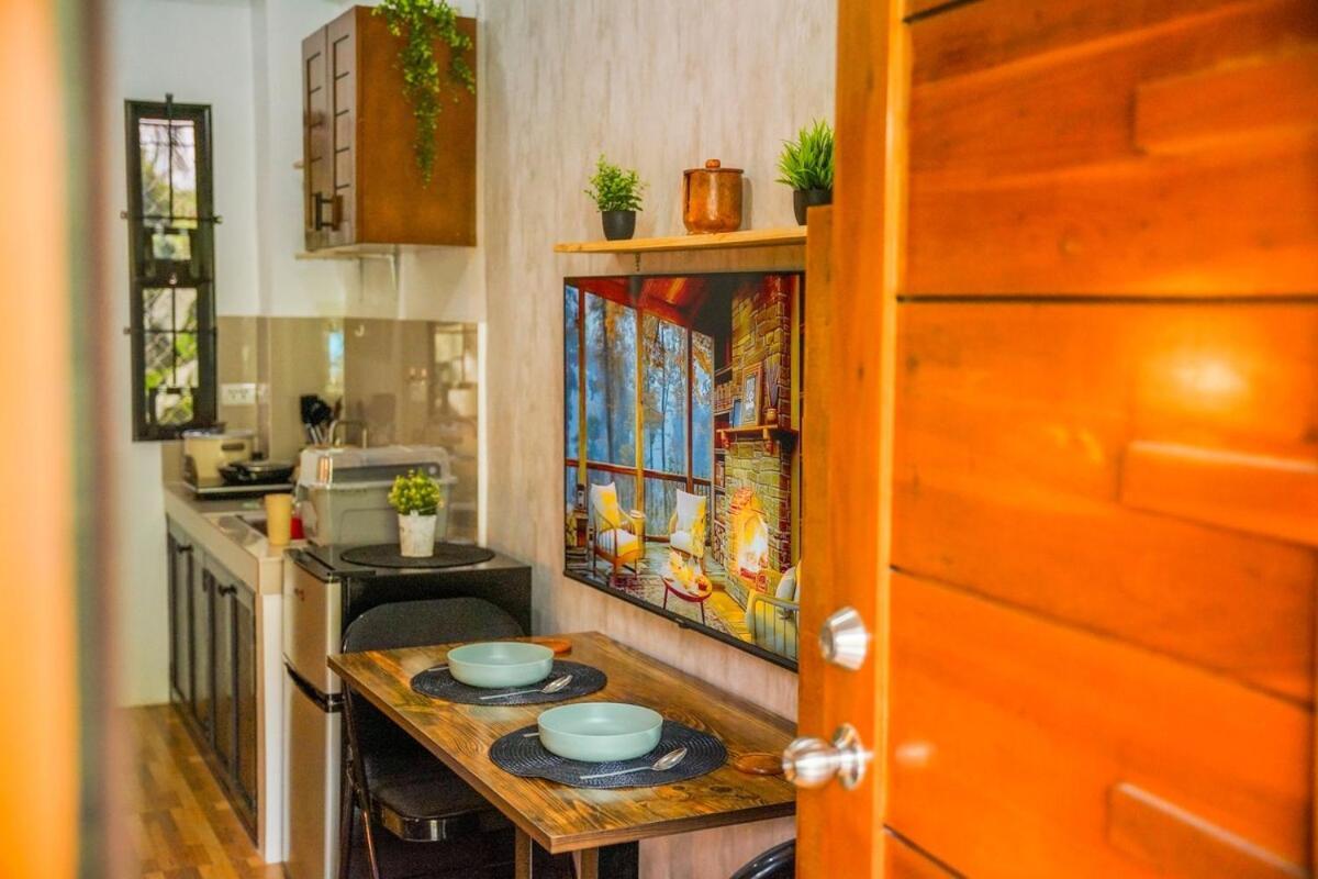 Cozy Loftbed Netflx Wi-Fi Ligao Natl Rd With Parking Rm 304 2F Apartment Exterior photo