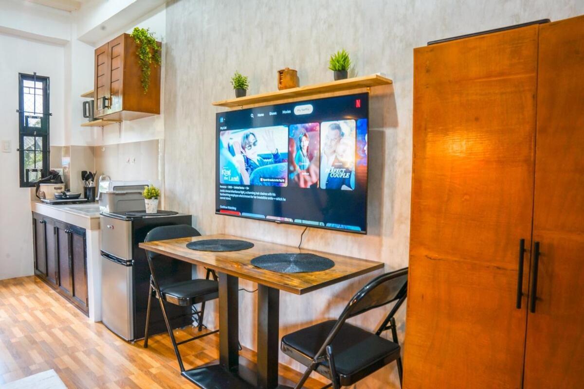 Cozy Loftbed Netflx Wi-Fi Ligao Natl Rd With Parking Rm 304 2F Apartment Exterior photo