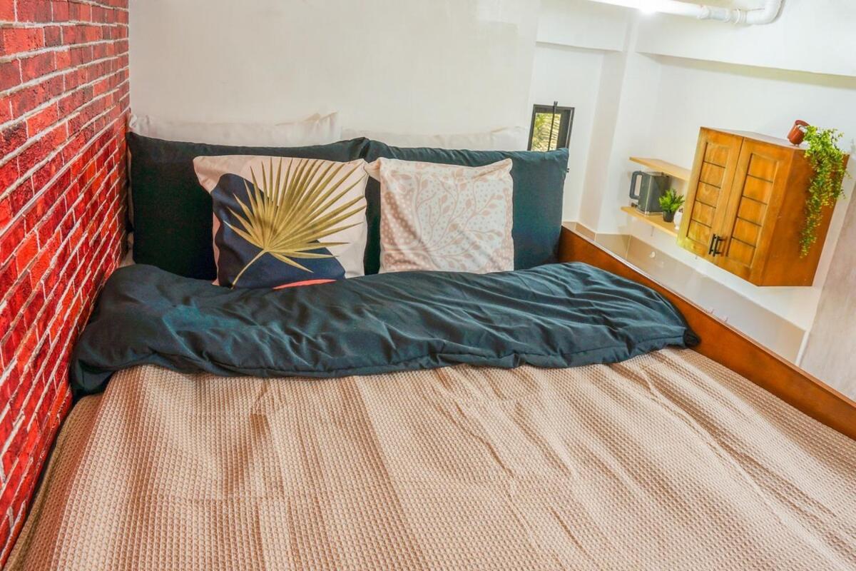 Cozy Loftbed Netflx Wi-Fi Ligao Natl Rd With Parking Rm 304 2F Apartment Exterior photo